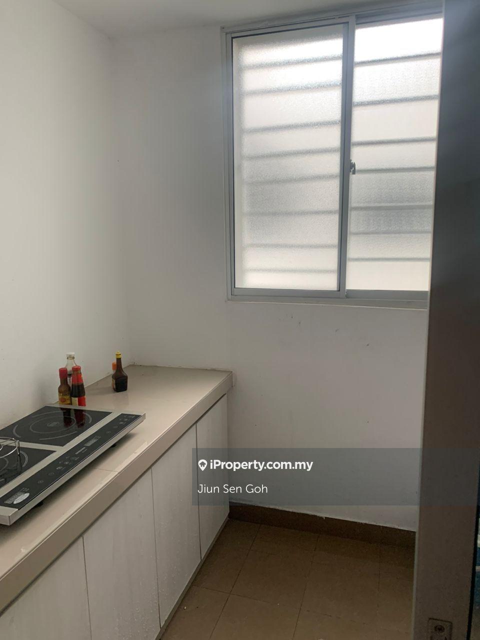 Good condition aronia apartment (bandar parkland) rm1400 only!