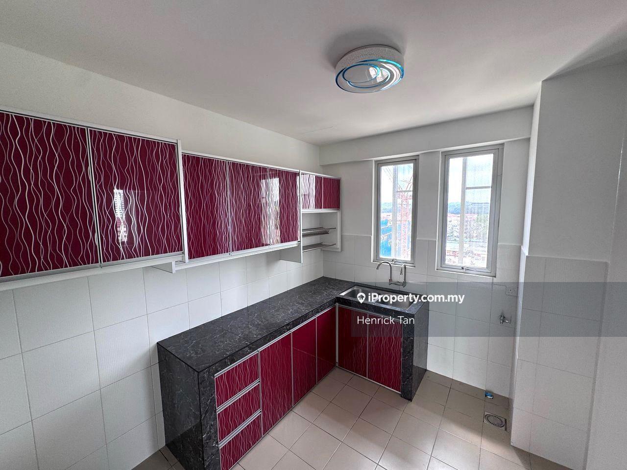 Facing Lakeview, 1362 sqft, Corner unit, 2 car park, 100% Loan