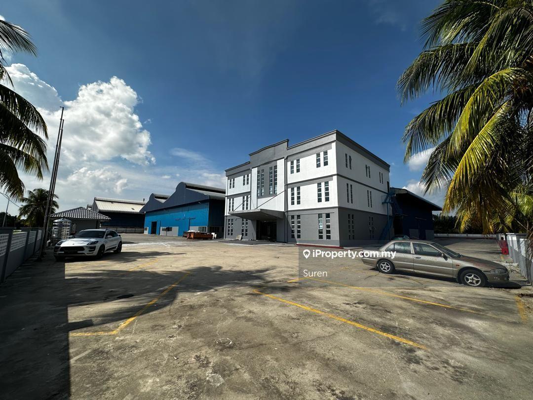 Good condition Detached factory for Rent with large compound 
