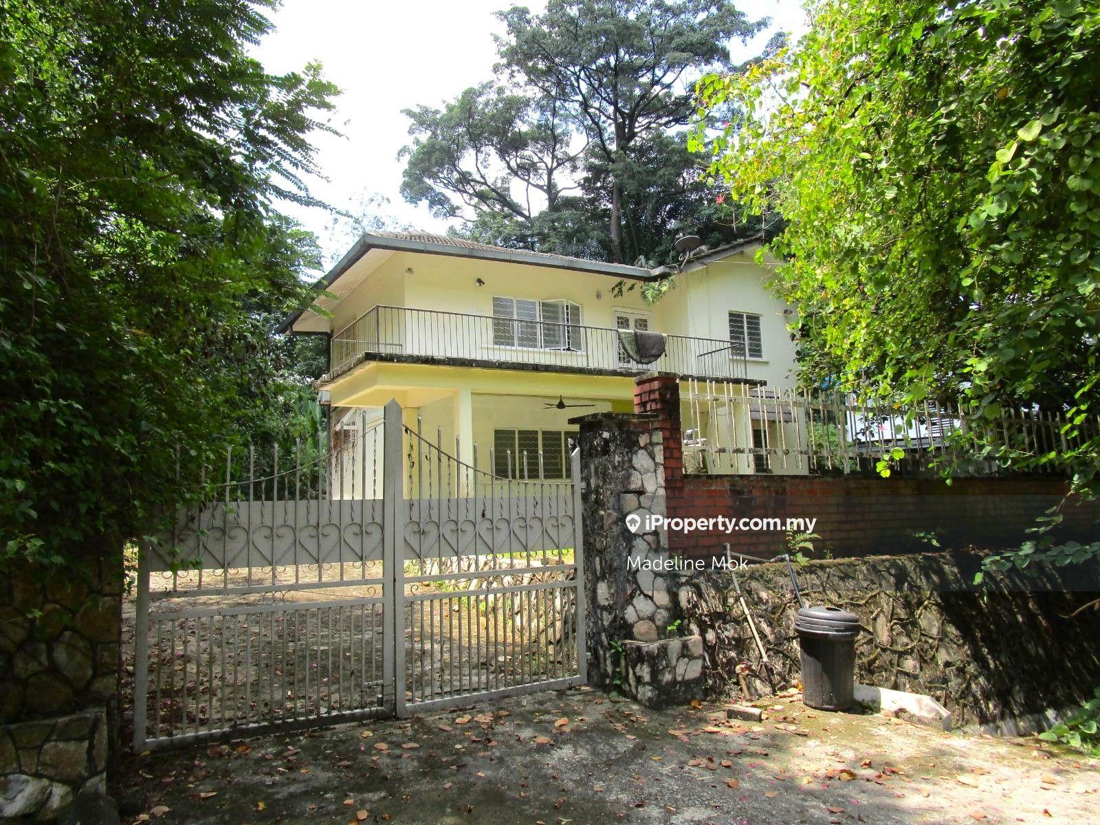 Fixer-upper 2-sty bungalow with sizeable land. Lots of potential.