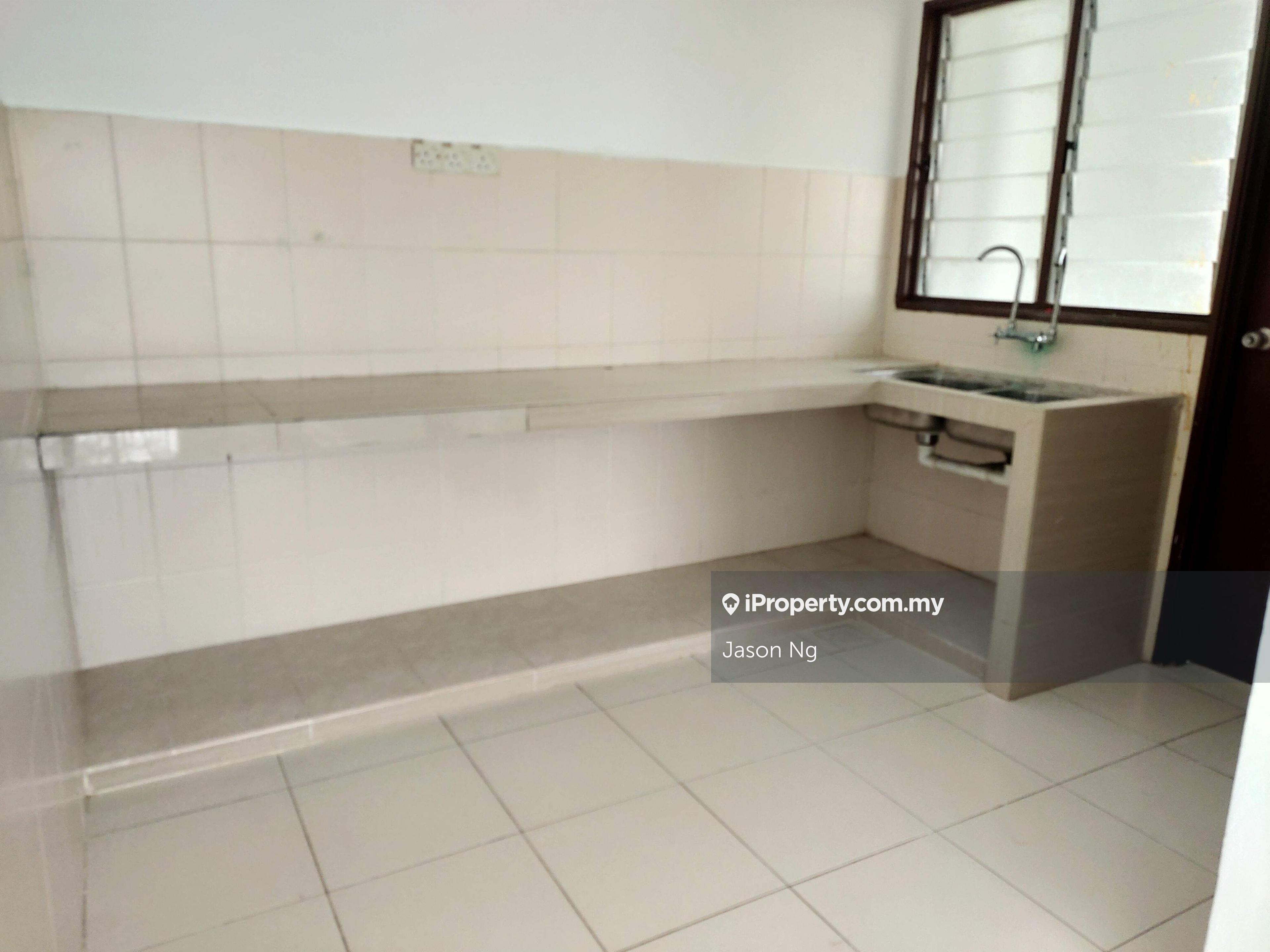 High Foor Pool View Partly furnished  2-Car Park Freehold