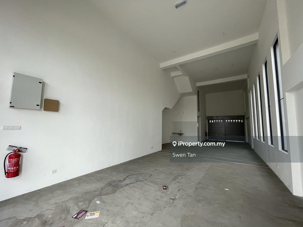 End Lot Commercial Shoplot For Rent