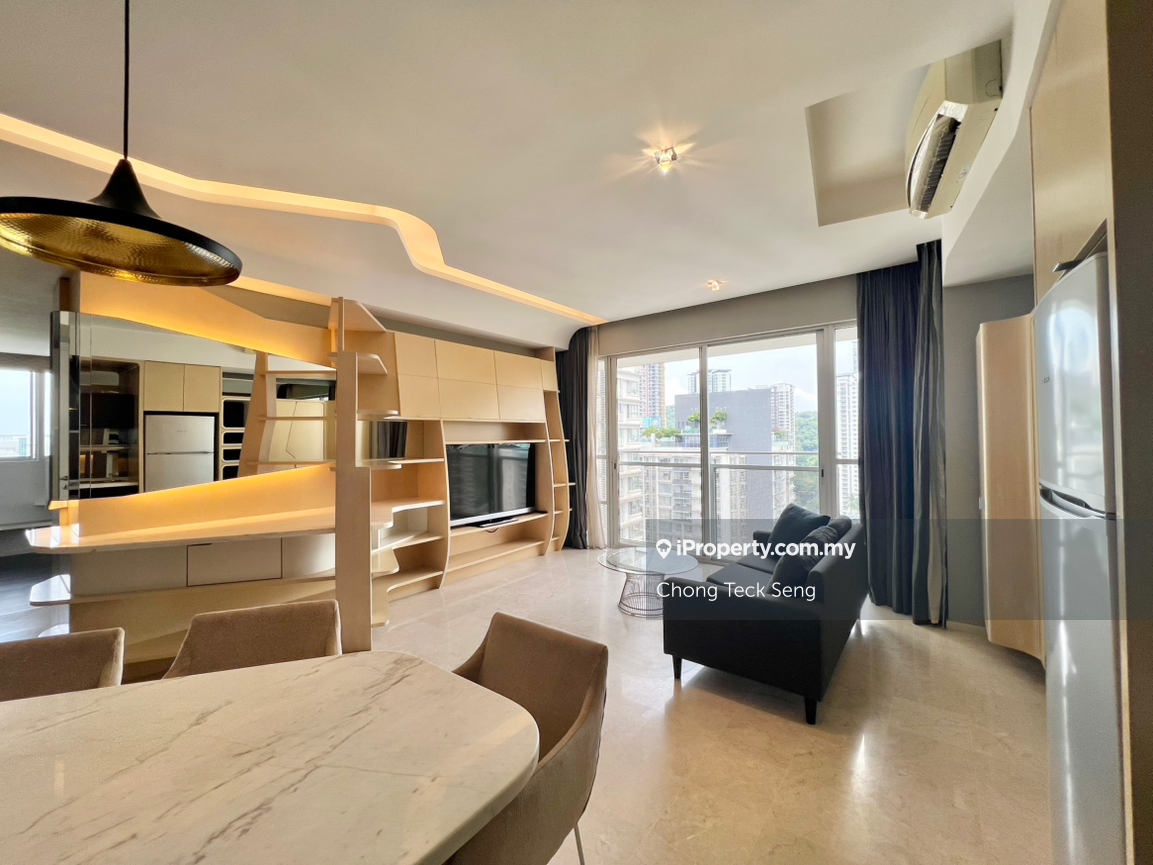 High floor corner unit below market value