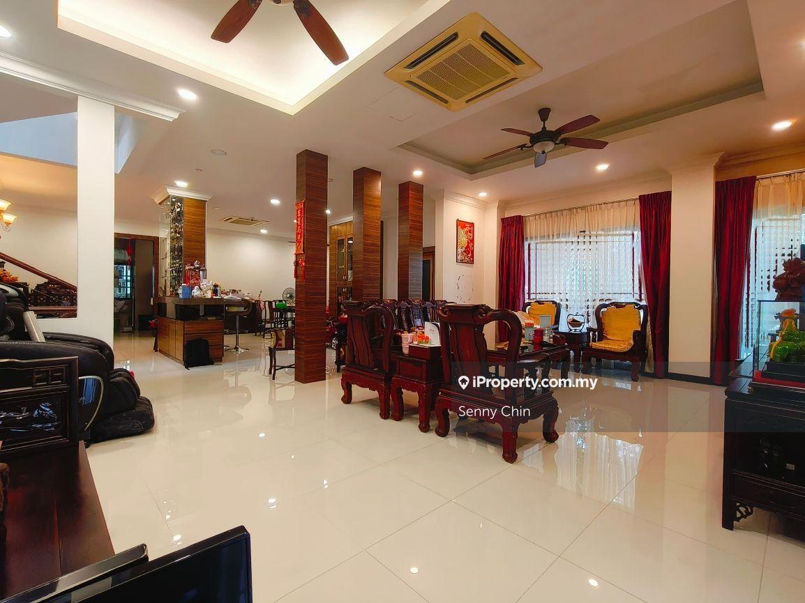 Corner House with Extension in Damai Gayana