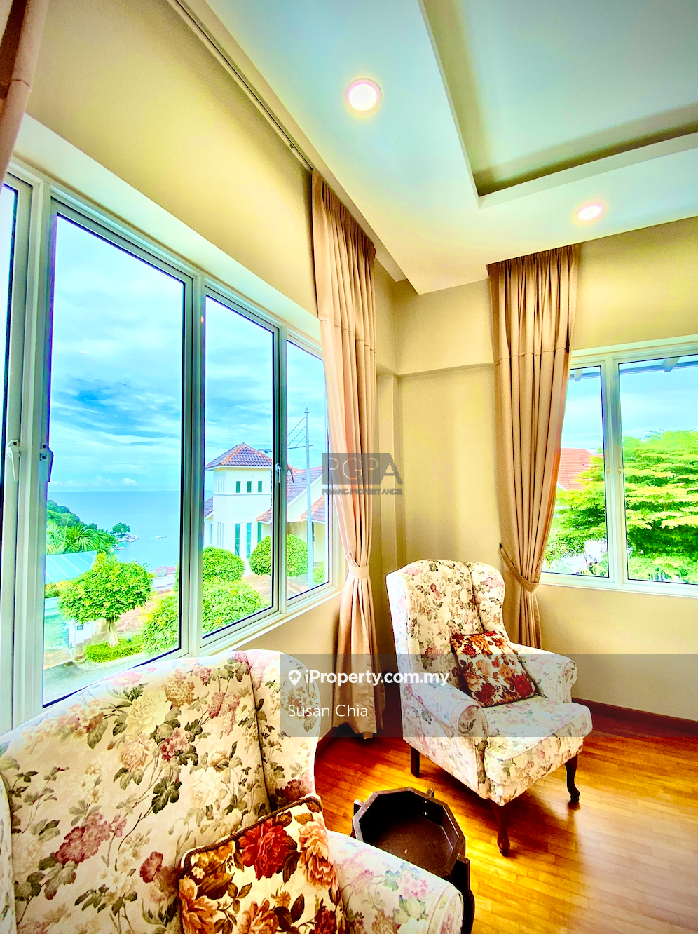 Double Storey Bungalow at the Hilltop Villas in Batu Ferringhi.