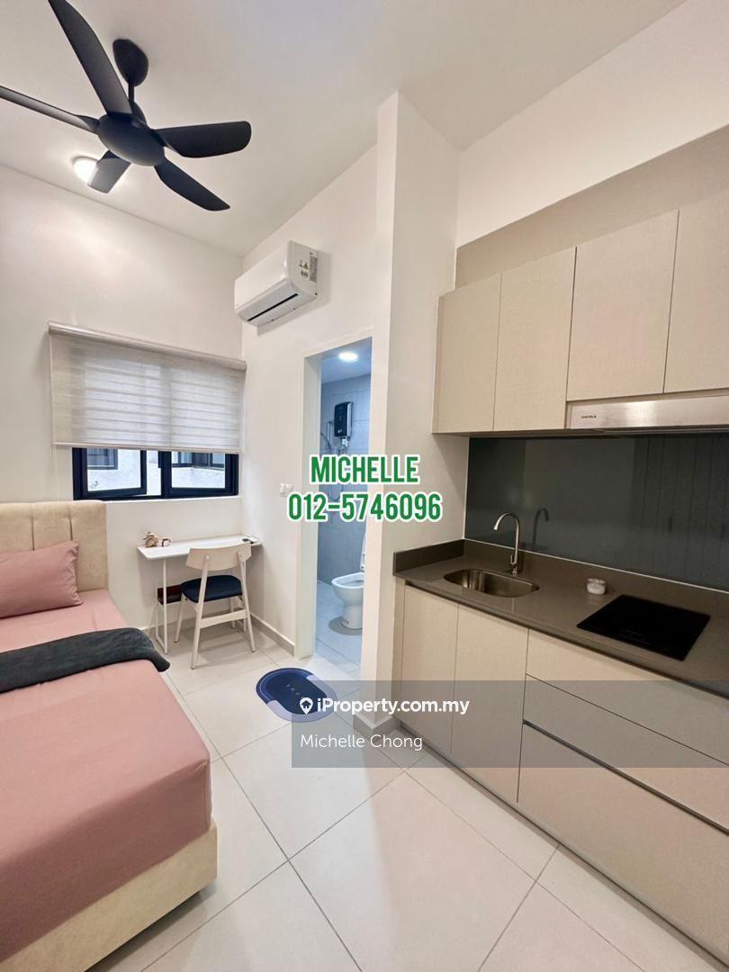 Furnished studio unit 
