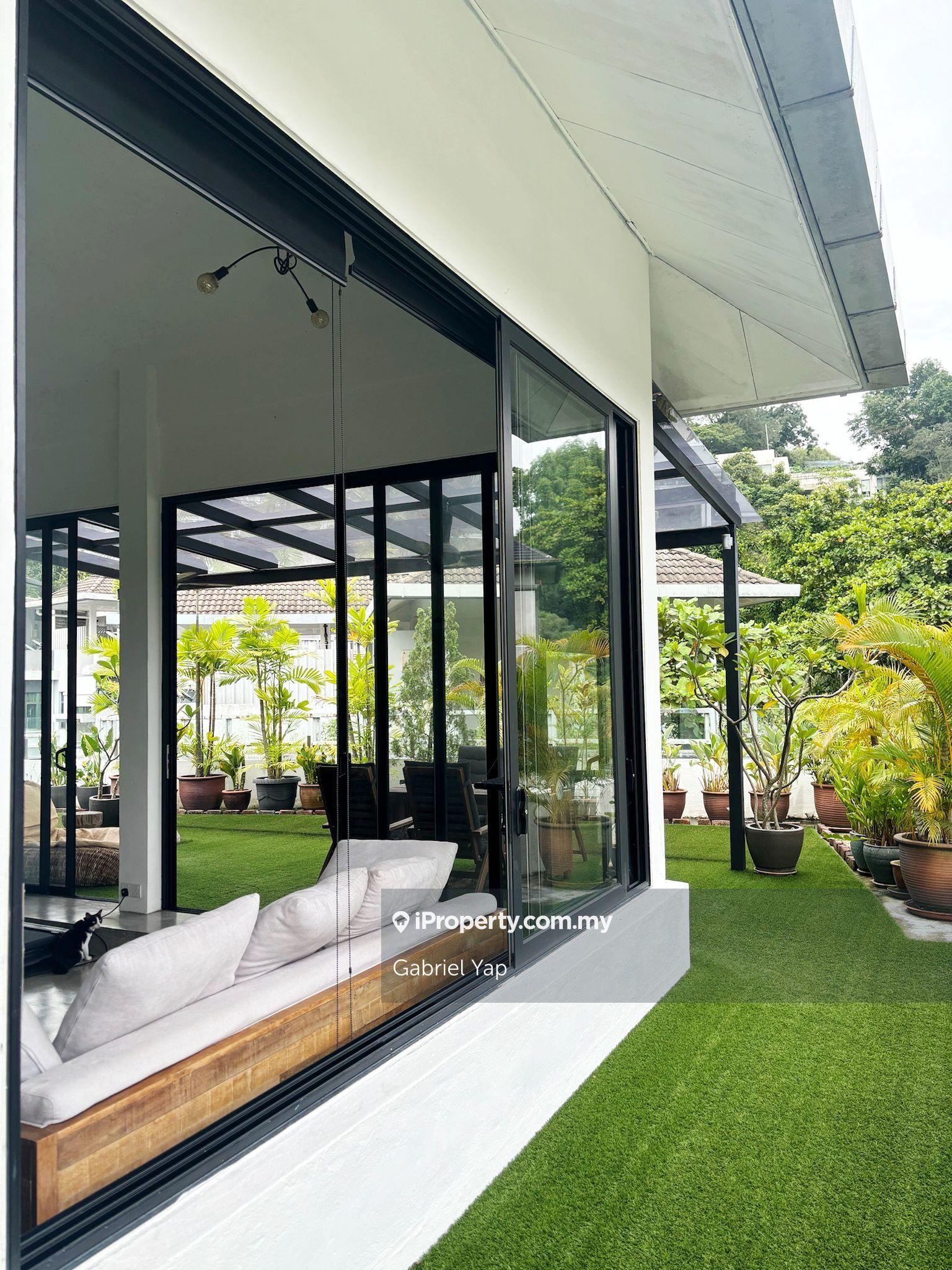 One of A Kind Penthouse with Stunning Rooftop Terrace & Swanky Design