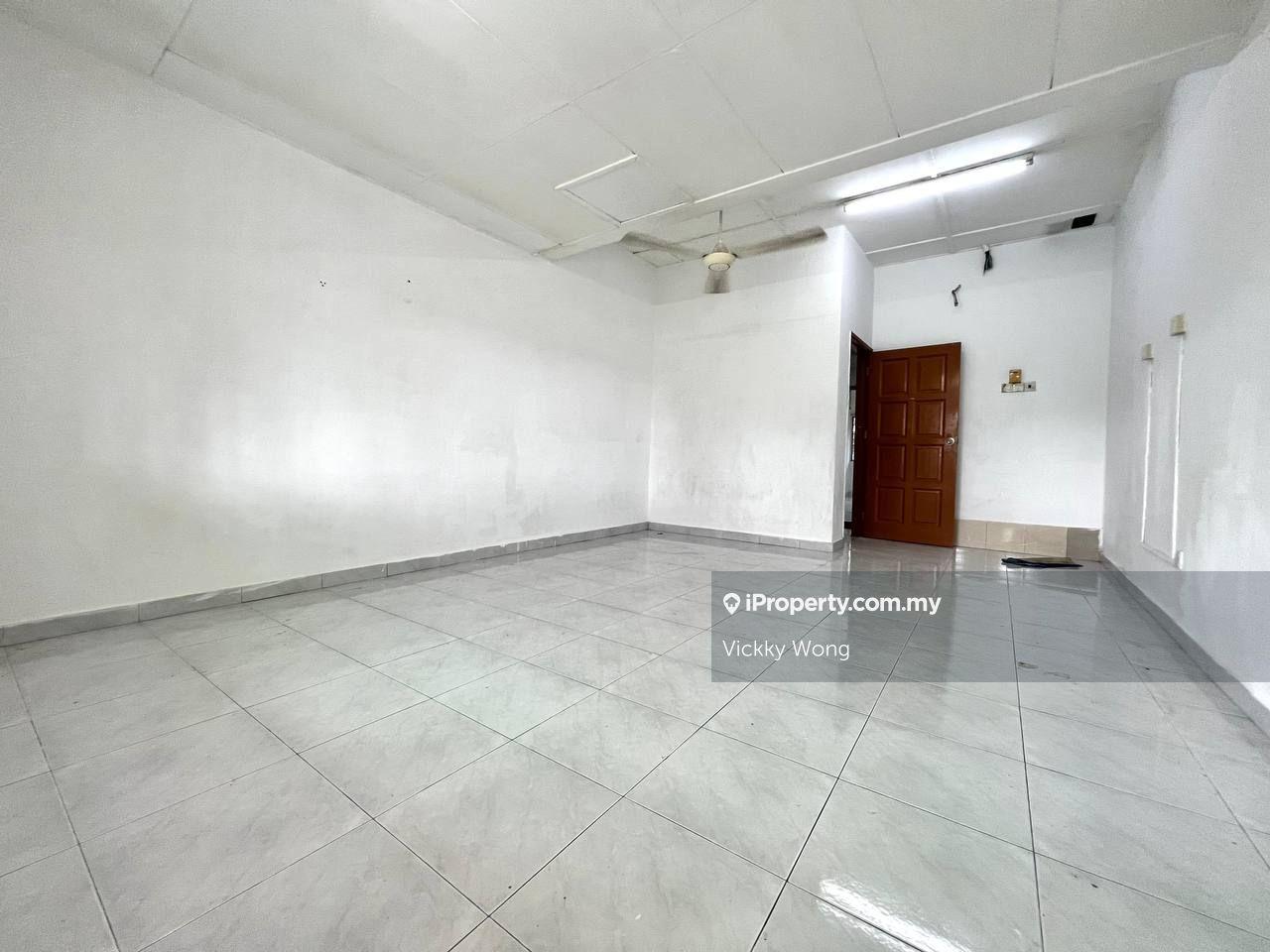 For Rent Double Storey House 3 Room 2 Bath with Kitchen Extended