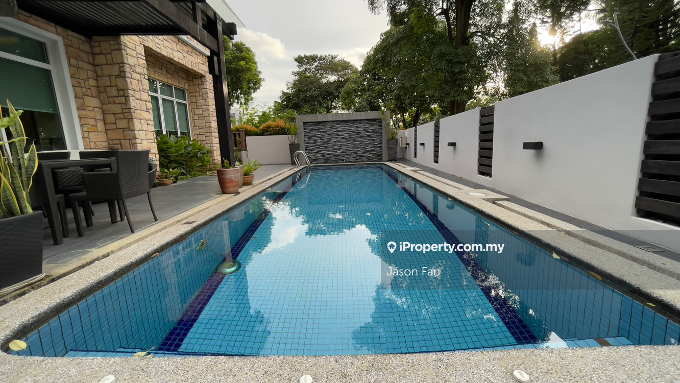 Spacious Bungalow corner with private swimming pool, built up 7300sf