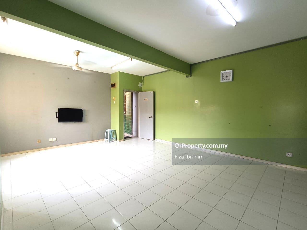 Flexible Deposit Level 2 Walk Up Facing Pool Nearby School