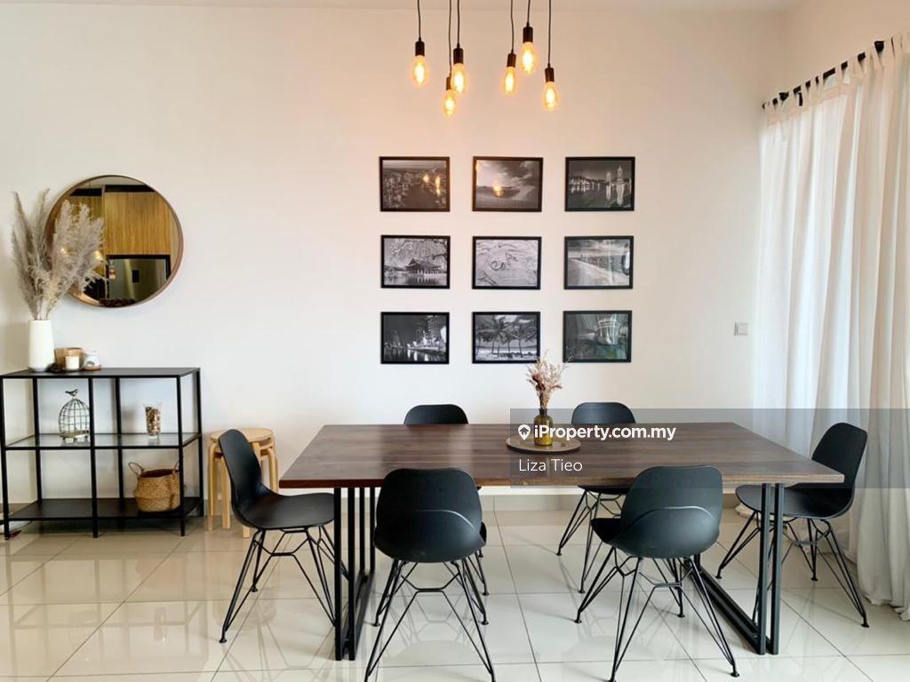 Fully furnished, bright corner unit with large balcony