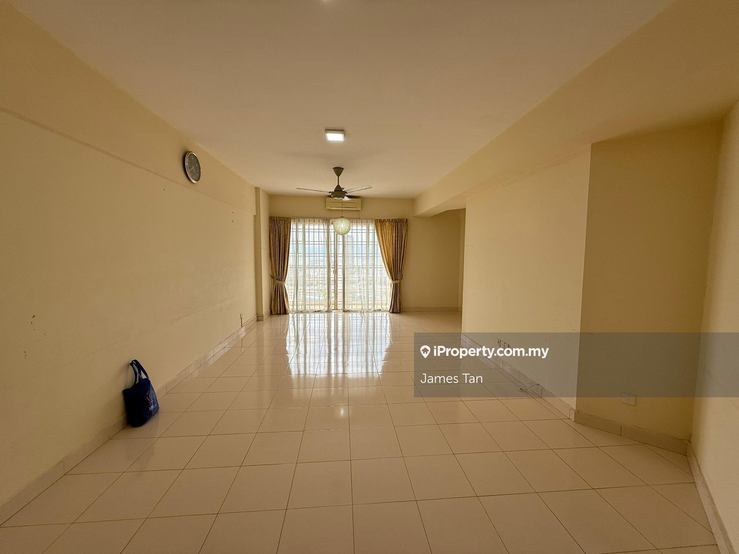 Freehold, Walking Distance to LRT, Renovated 
