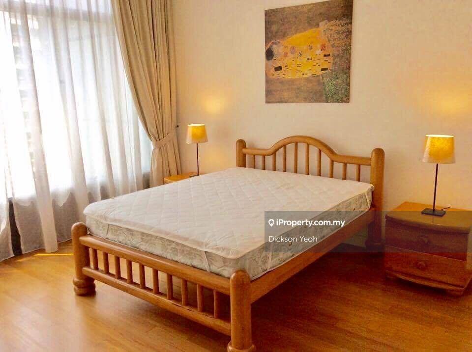 Bali style unit with Extra carpark storage