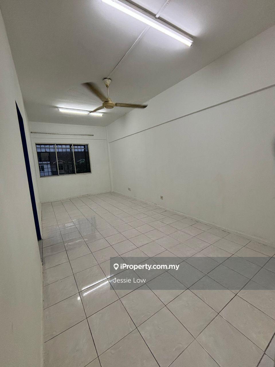 Tingkat 1 blok desa awana , damai perdana , balakong , cheras