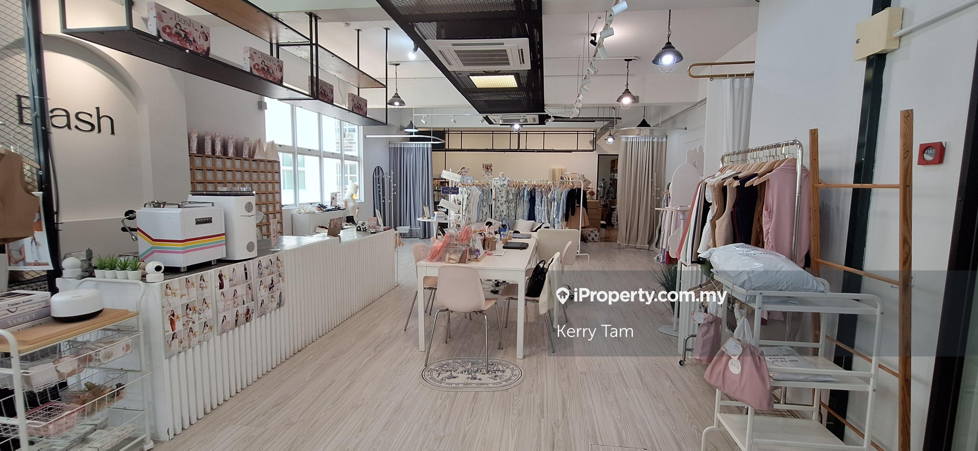 Short drive to MRT station, One Utama and Starling Mall