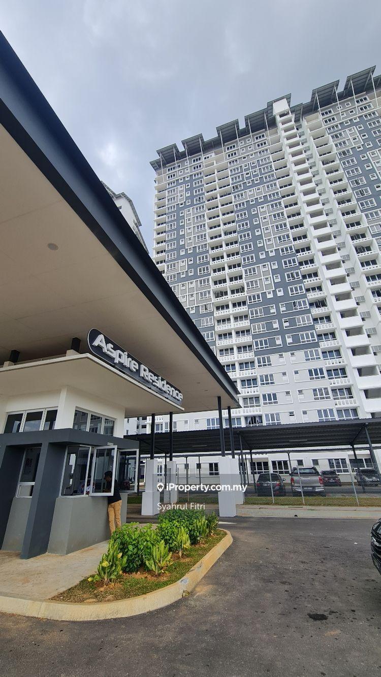 Big Clubhouse Up to 4 Parking Lot per Unit