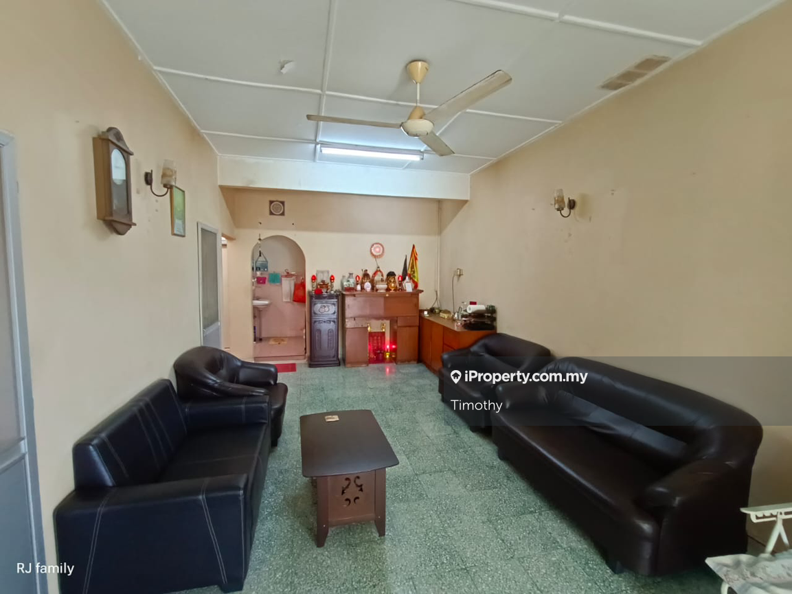 Freehold single storey terrace house for sale in town area