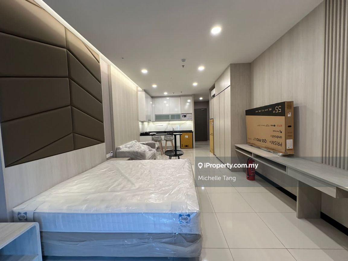 Ready move in studio 
