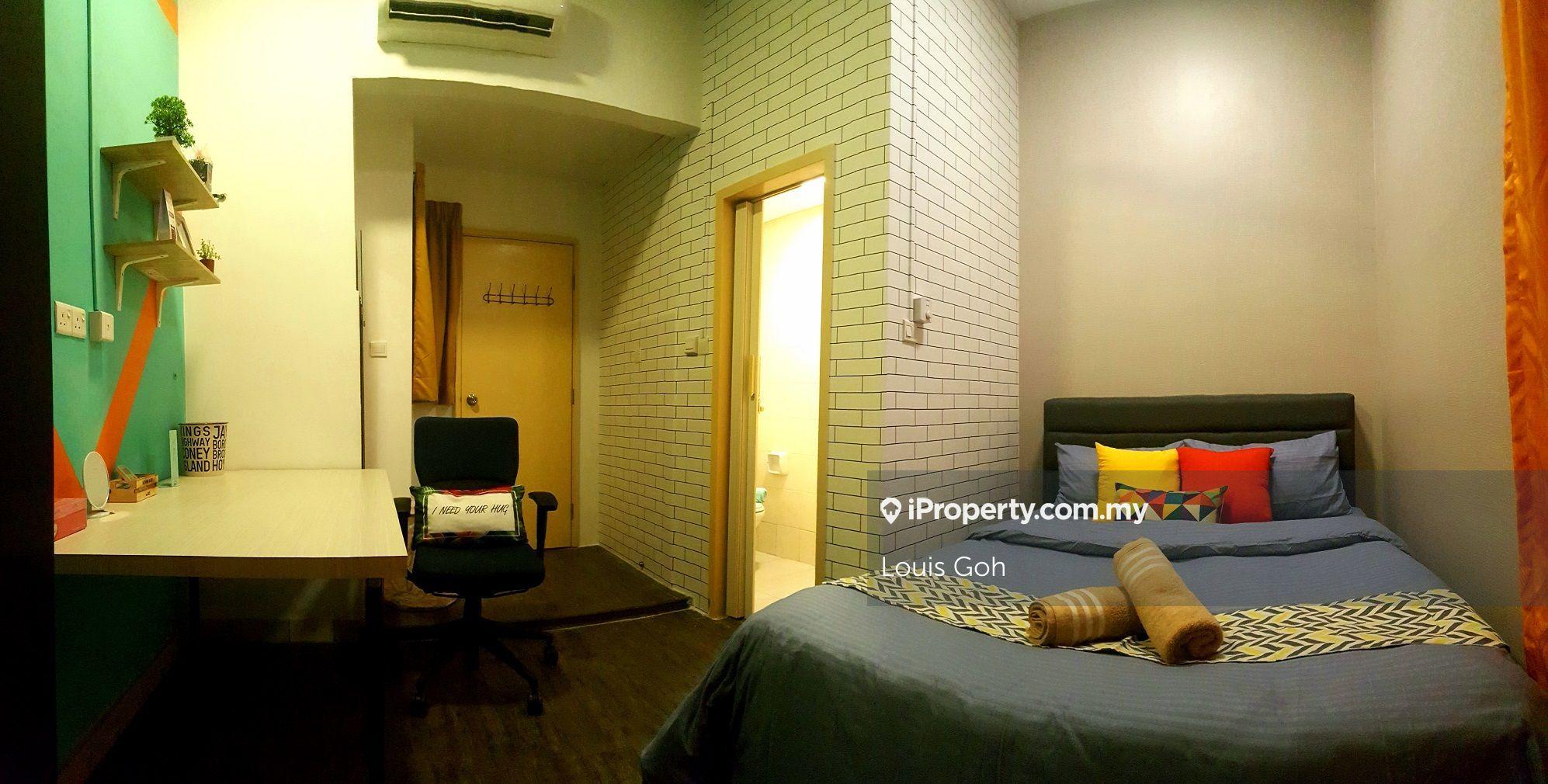 Queen bedroom with Private Attached Bathroom @ Nautica Lake Suites
