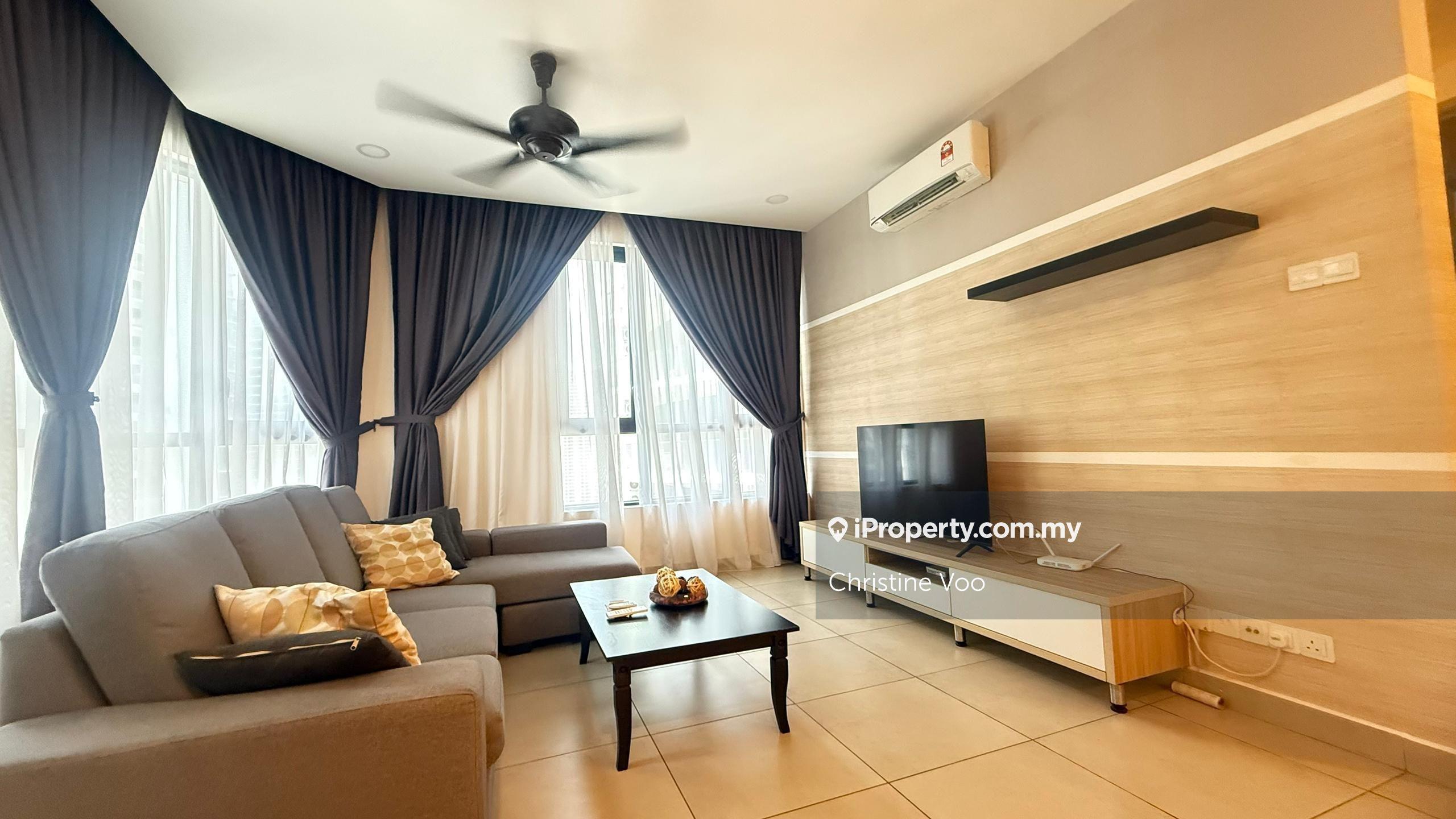 Spacious Unit, Private Lift, Direct Mall & LRT Access