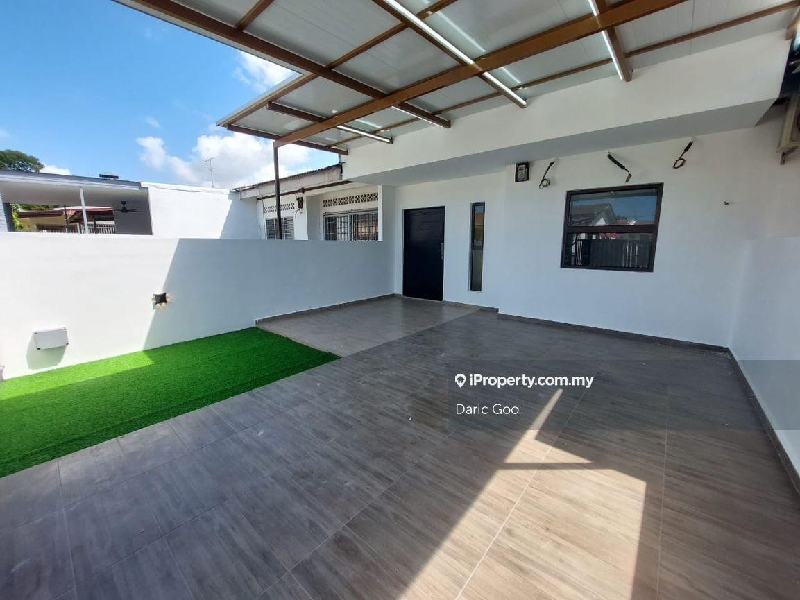 Single Storey Terrace At Taman Datuk Palembang, 75150 Melaka.