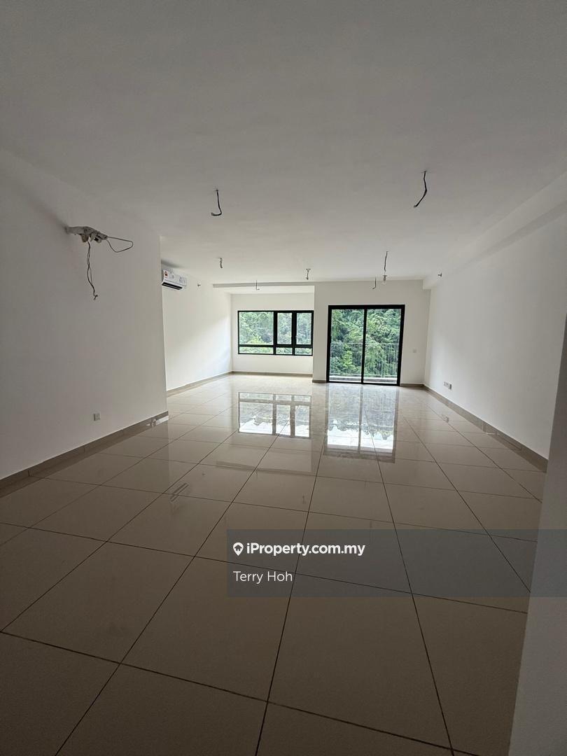 Corner Unit D'Erica residence Damansara Perdana 