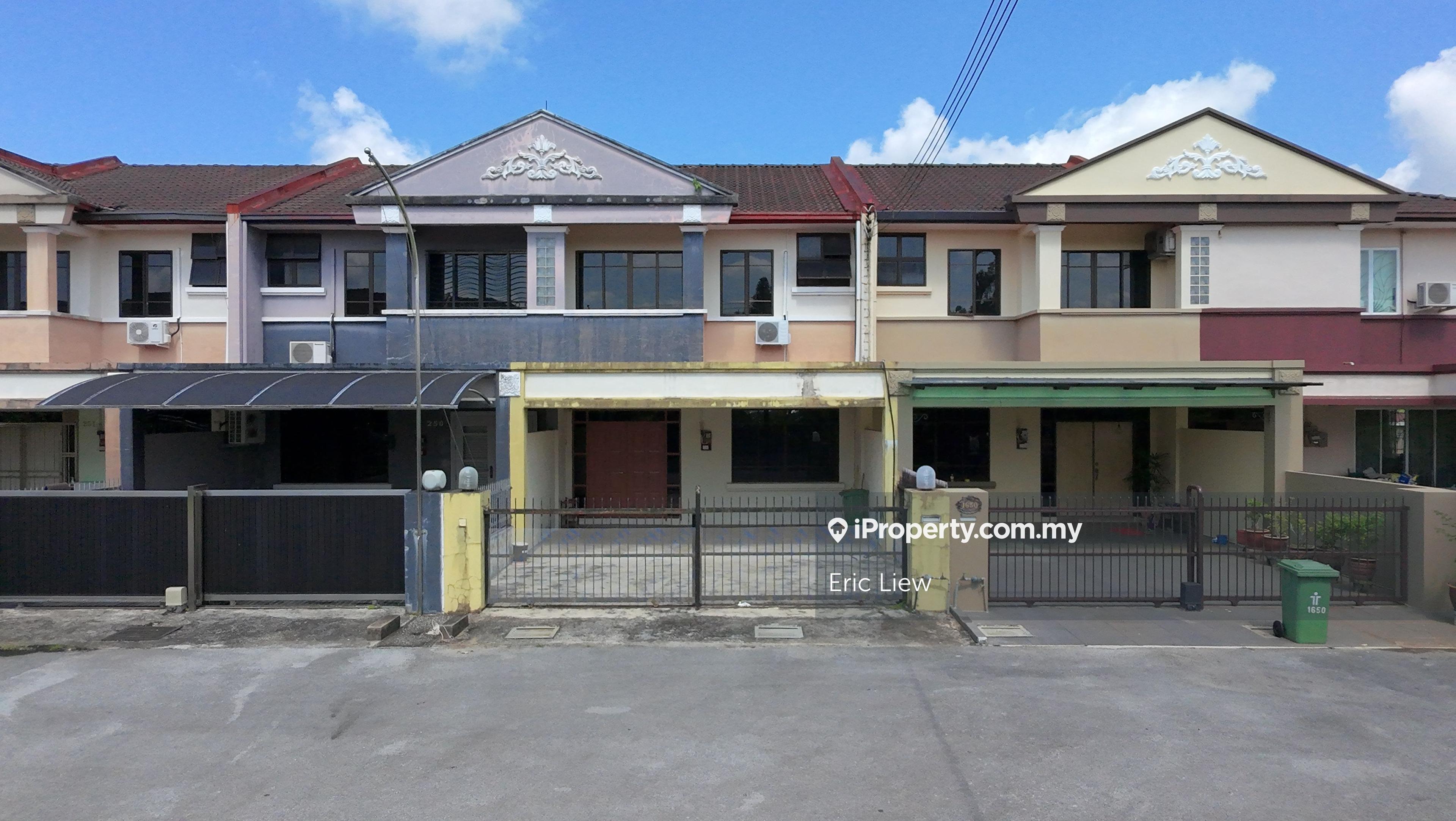 Double Storey Terrace House at Jalan Segedup For Sale