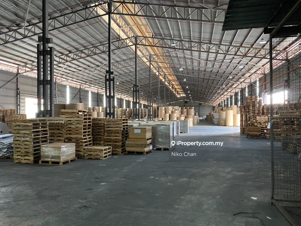 Near by LRT Station, 3 mins drive to KESAS, Easy aaccess to workforce 