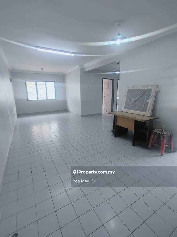 Permas Jaya Johor Bahru flat near ciq good condition