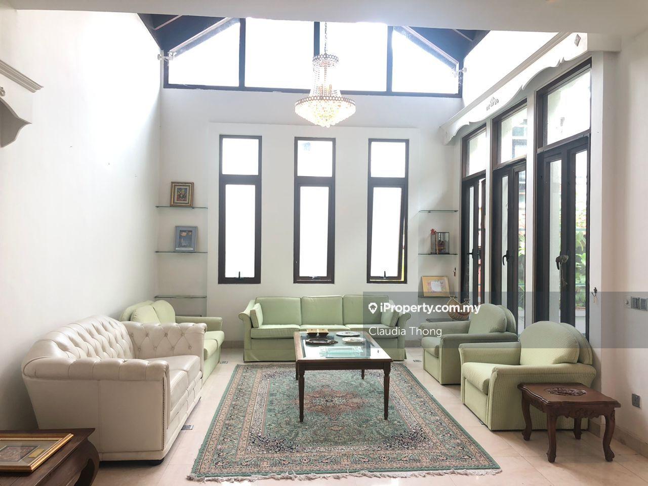 A Beautiful Spacious Semi-D House in Bukit Tunku