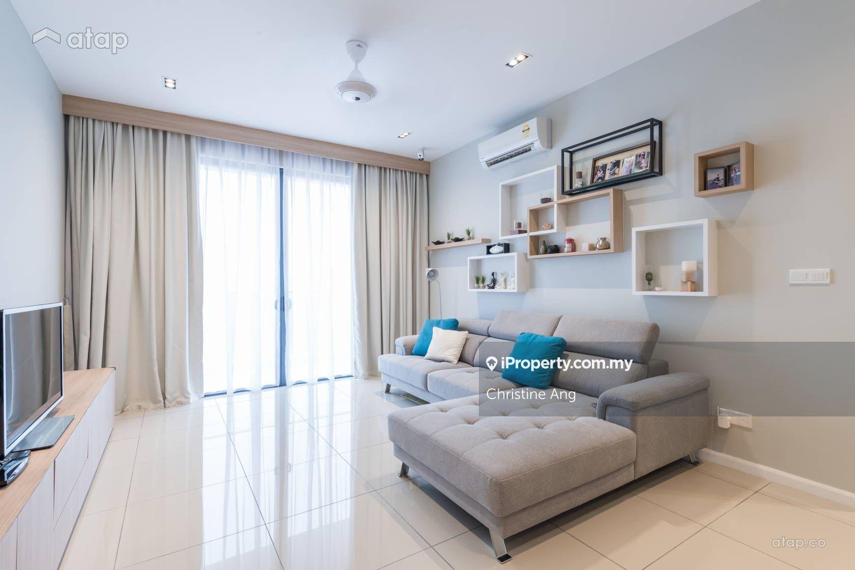 Well Maintained unit.  View to appreciate it!