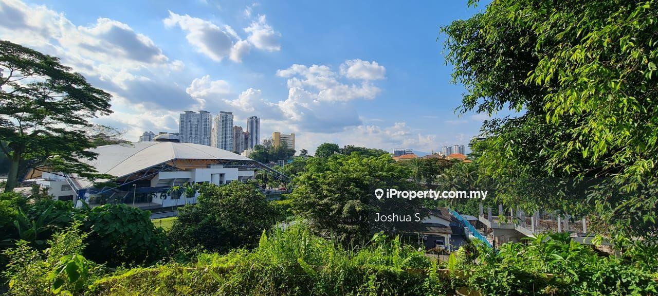 Prime Plot with unblocked views & Private Driveway @ Bukit Tunku