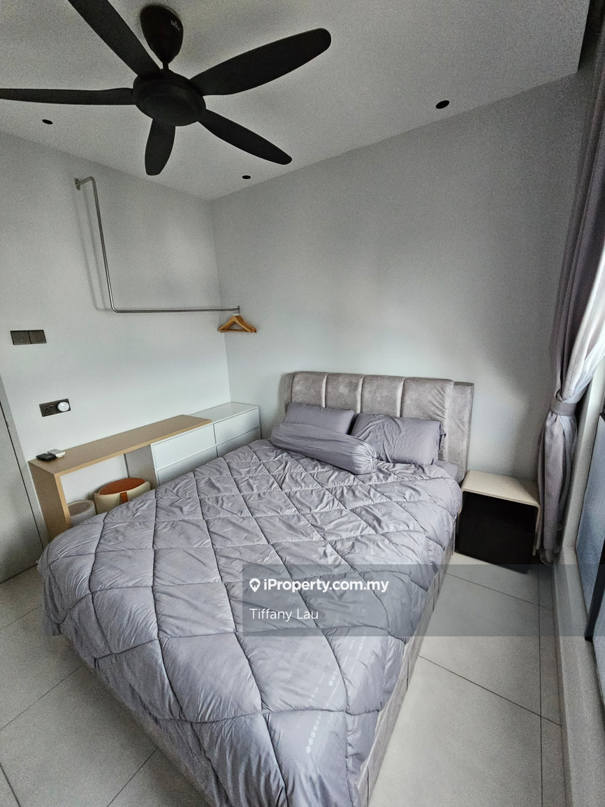 Majestic maxim room for rent near mrt ucsi taman lenseng cannought 