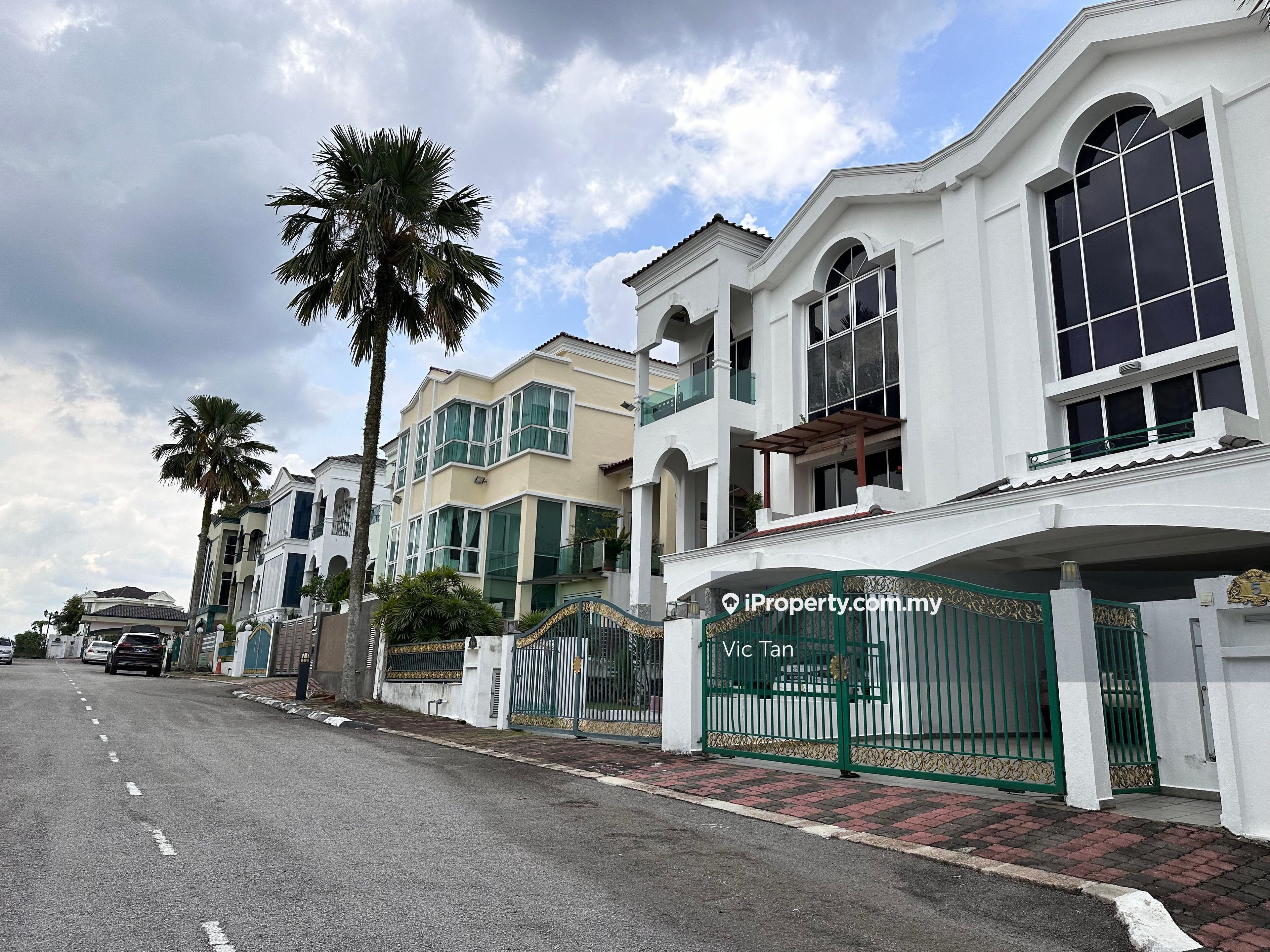 2.5 Storey Freehold Semi-D For Sale ! Near MRT !