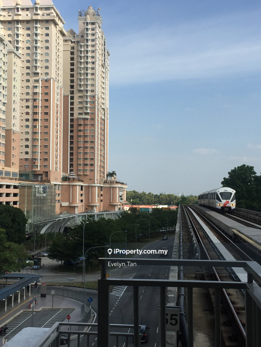 3min walk to Lrt station below shopping mall supermarket eateries etc