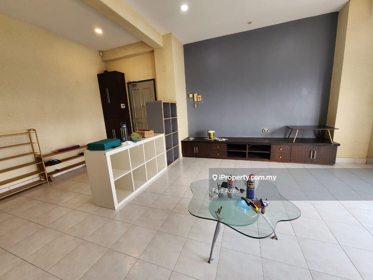 Furnished l 1800 sqft l 2 park. Evergreen Park Scot Pine condominium