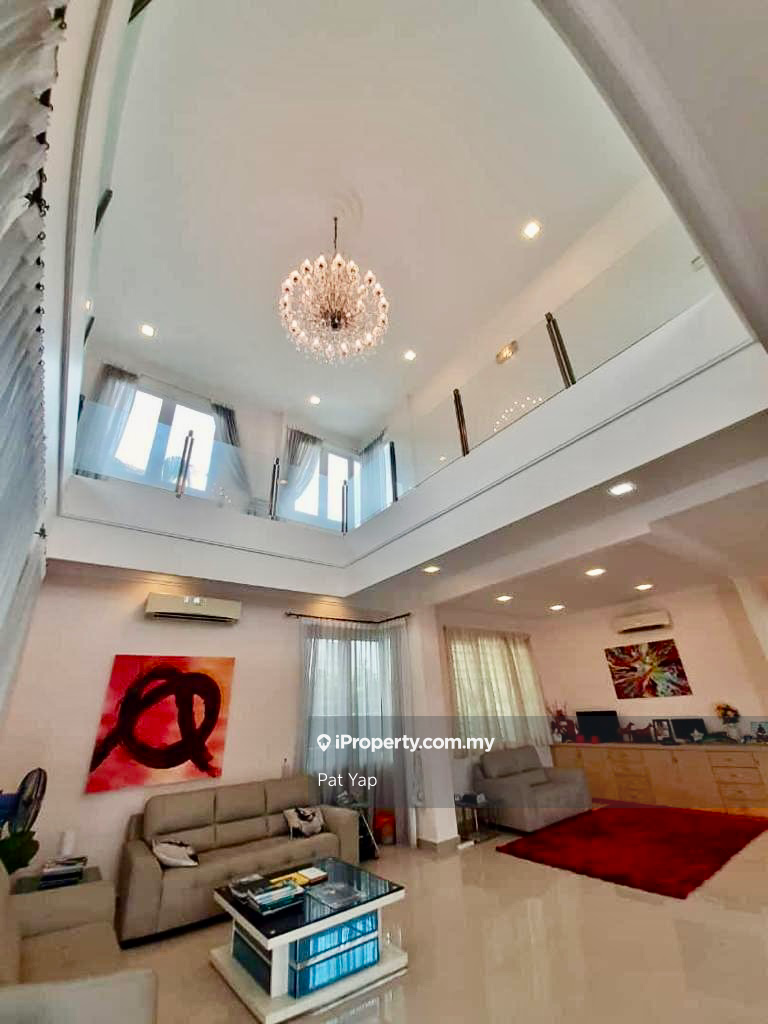 Bungalow with lift and basement car park fo sale