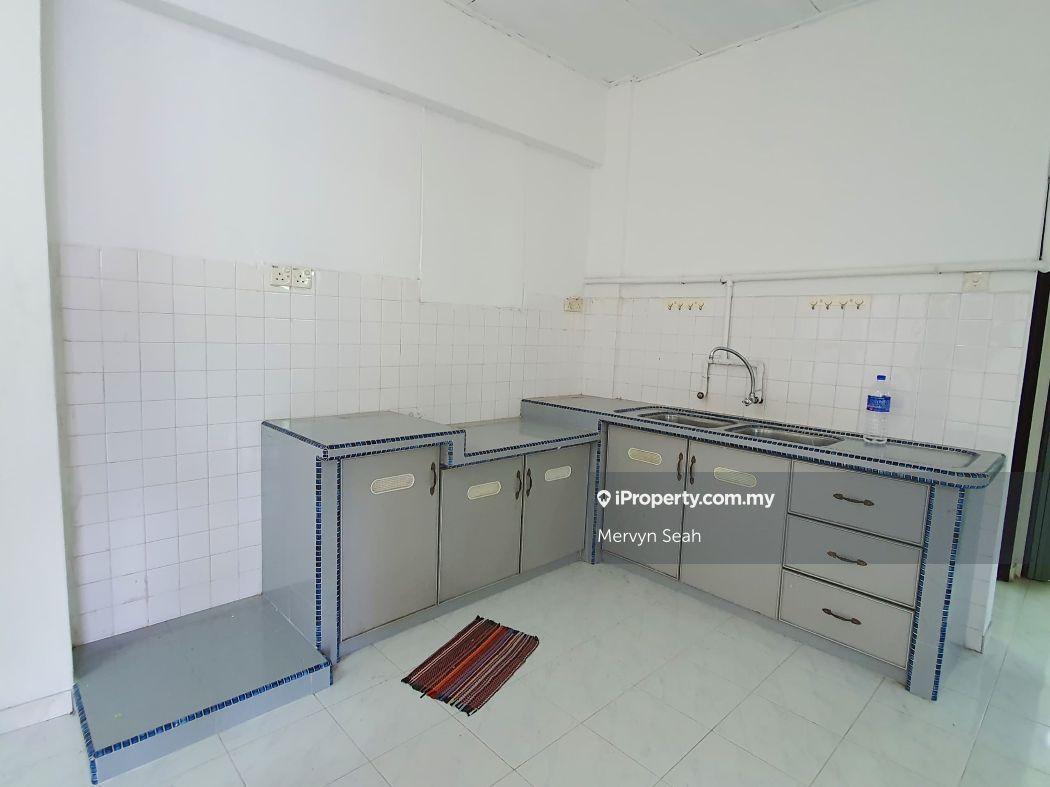 Tanjung Court 800 Sqft Basic Reno 1 Car Park Worth Deal Cheapest