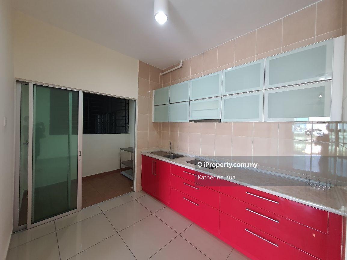Service residence for sale at Parklane OUG with 3 car parks