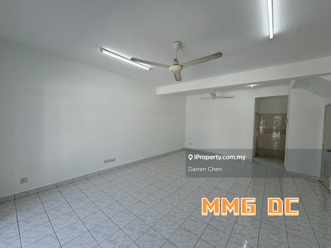Bandar Botanic 20x65ft 2 storey terrace newly refurbished A Stock