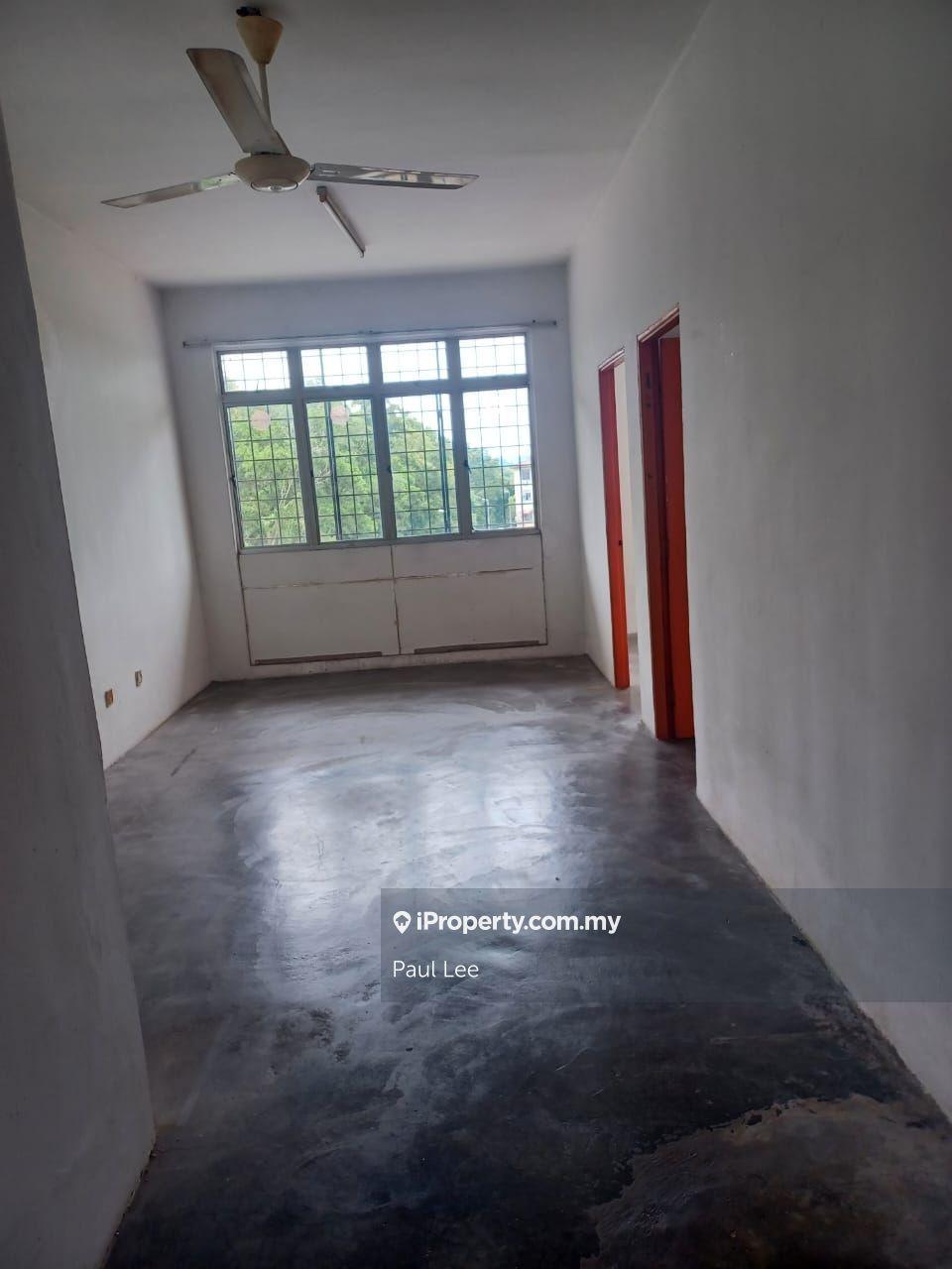 Taman Saujana Puchong Walk Up Flat 710sf 3rooms 2bath Basic Jalan Sp 3