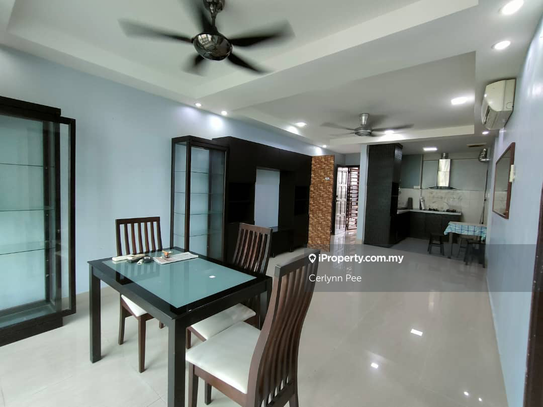 Suriamas Suites Larkin , 3 bedroom 2 bathroom For Sale