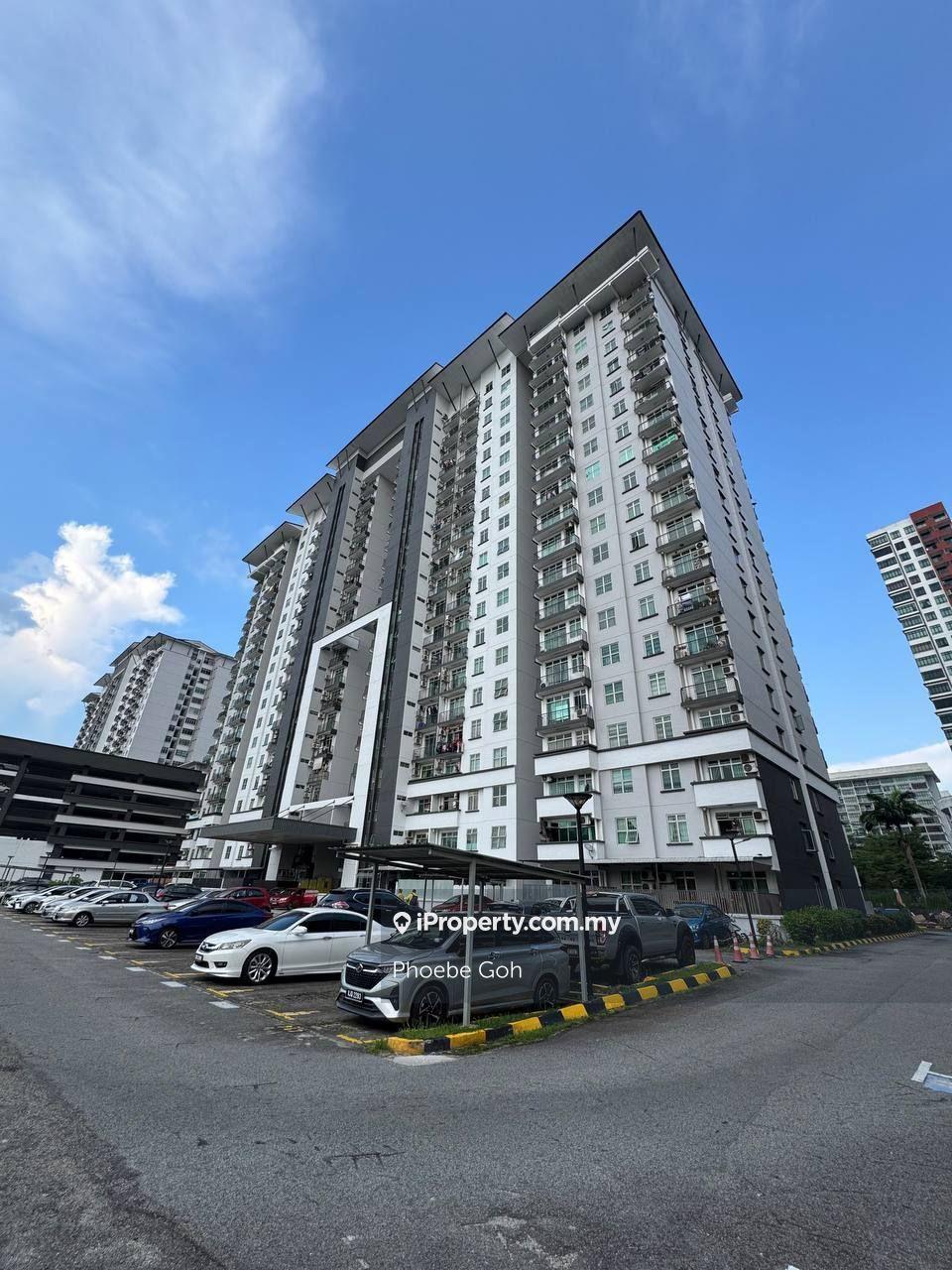 Taman Mount Austin Lake View Suite Apartment