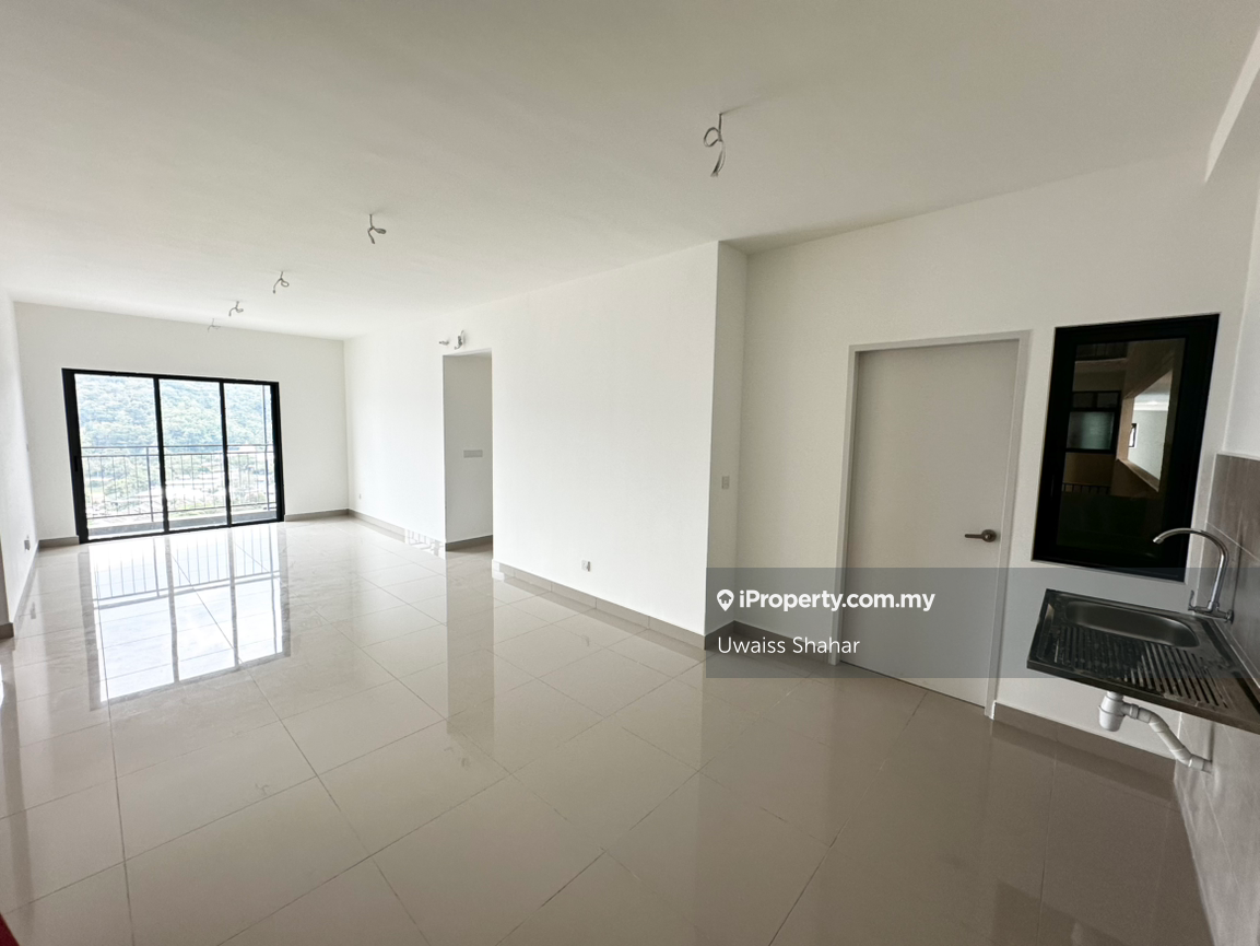 2 Masterbedroom with Largest Build Up Area