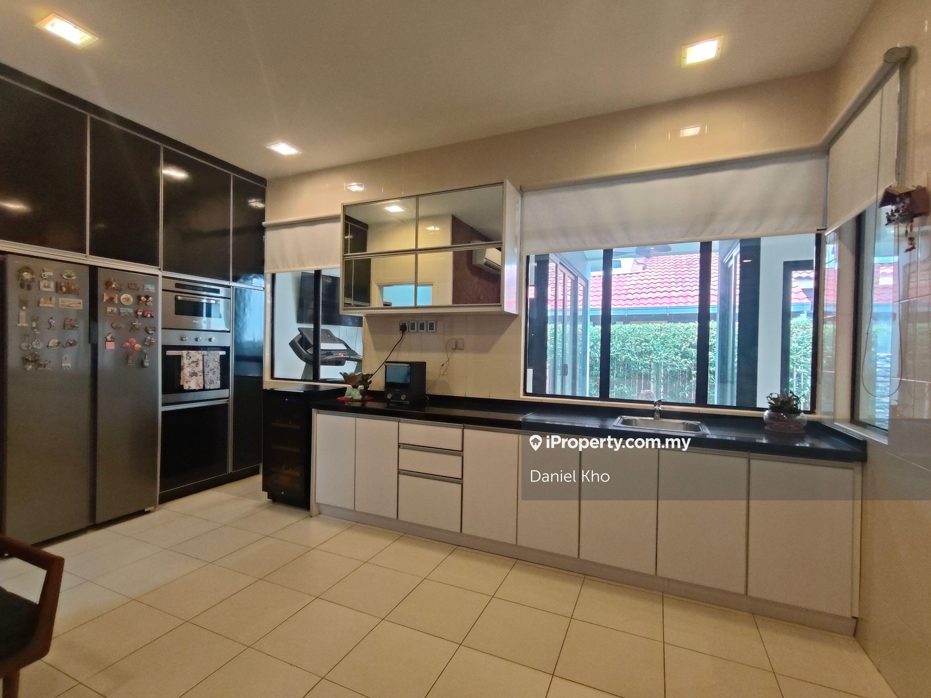 Modern 2.5-Storey Semi-D in Gated Enclave Solar Panels, Ev Charger