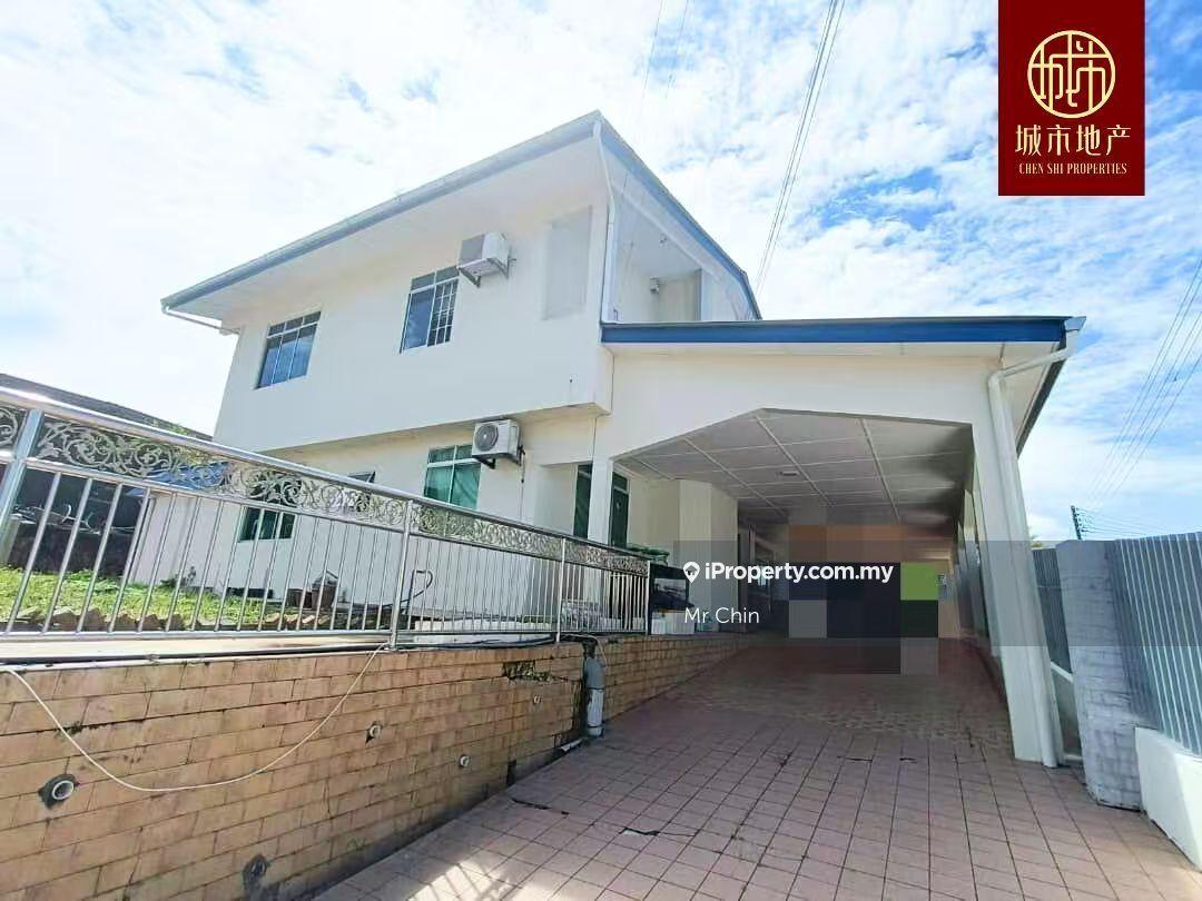 Double Storey Bungalow, Lopeng Miri