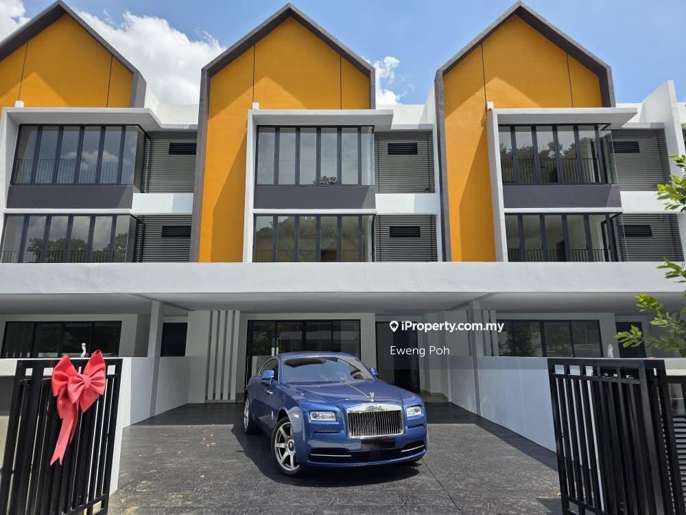 Privacy Road, Flat Land, 3 Sty on Ground