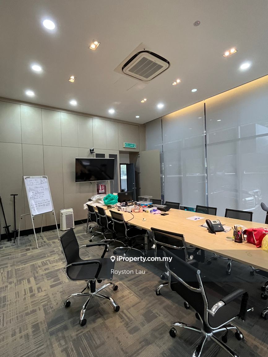 Puchong 3.5 sty Freehold Semi D factory good for Showroom
