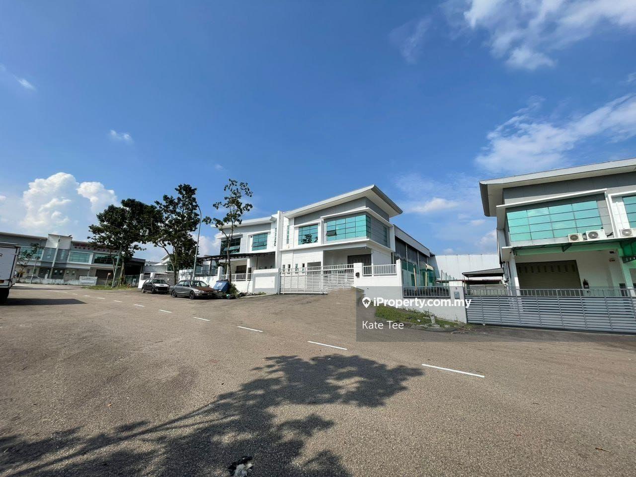 Kempas Utama @1.5 Storey Semi D Factory