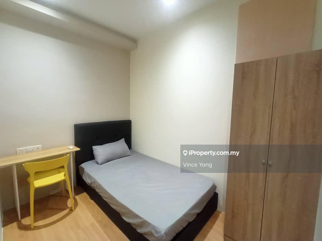Single Room for Rent @ Petaling Street near China Town, MRT Pasar Seni